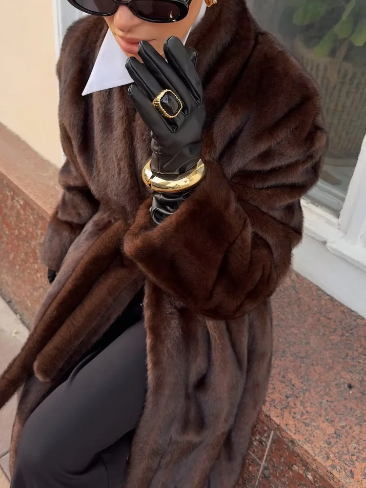 여성 캐주얼 브라운 레이스업 인조 퍼 코트 터틀넥 긴 소매 플러피 루즈 스트라이프 롱 코트 여성 겨울 데일리 스트리트 재킷