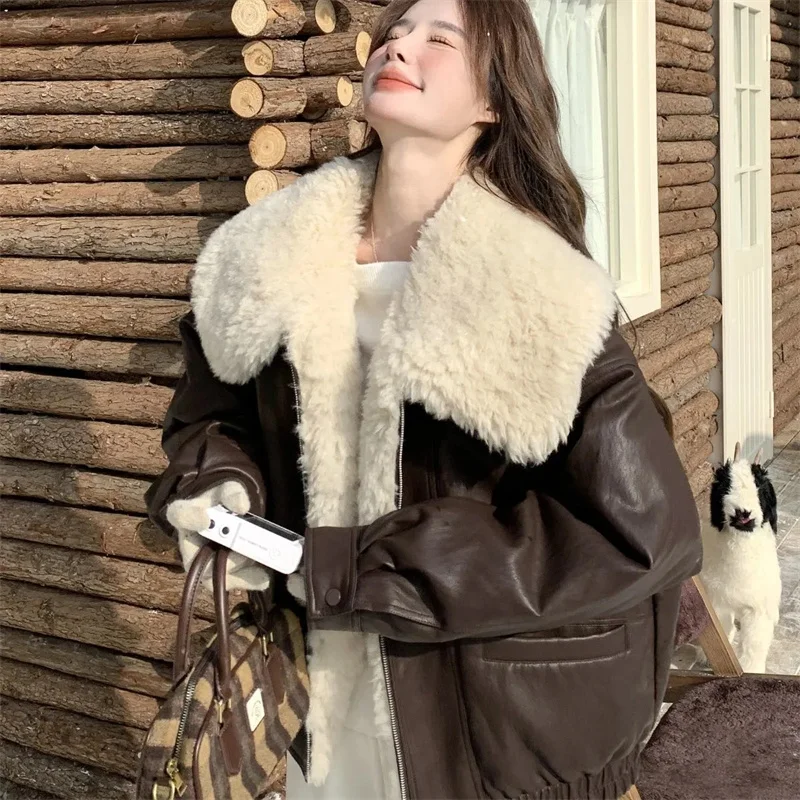 레트로 오토바이 PU 가죽 재킷 양털 재킷 여성용 겨울 2025 신상 플러시 및 두꺼운 숏 재킷 블랙