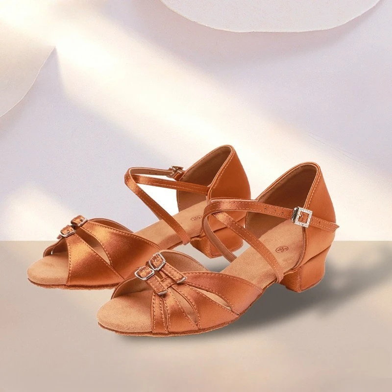 여성용 댄스 신발 현대 탱고 댄스 BLadies Allroom 라틴 신발 성능 신발 살사 샌들 3.5CM 힐