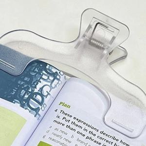 1PC 투명 플라스틱 책 홀더 독서 보조기구 12cm 고정 책꽂이 창의적인 노트 홀더 실용적인 문구류 부품 책 클립
