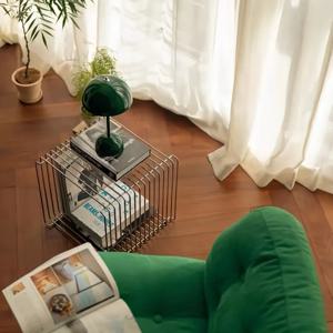 은색 금속 기하학적 디자인 입술 모양 스툴, 소형 아파트 코너 활용을 위한 창의적인 수납 솔루션