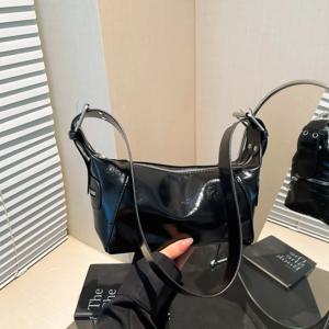 겨드랑이 가방 여성 가방 멋진 드래그 스타일 싱글 어깨 겨드랑이 스틱 가방 틈새 디자인 가죽 지퍼 싱글 어깨 핸드백