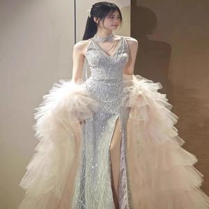 우아한 하이웨이스트 피쉬테일 이브닝 드레스, 여성용 아름다운 넥 홀딩 스타일 웨딩드레스, 고급스럽고 가벼운 소재, 연말 파티에 적합