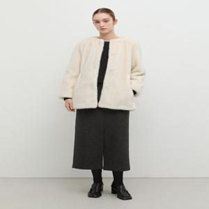 [쉬즈미스] 페이크 퍼 라운드넥 자켓 SWFJKP42010