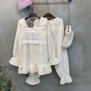 [브리치]  / 네로 프릴 레이스 긴팔 티셔츠 밴딩 바지 수면 잠옷 파자마 세트 one color