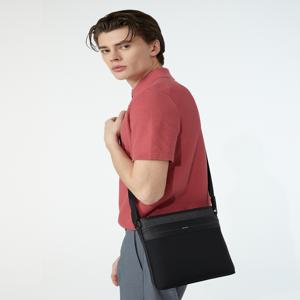 헤지스 액세서리 남성 [[24FW]] WUBA4F702BK [스테디셀러] 블랙 로고패턴 배색 나일론 크로스백