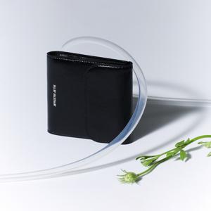 질 바이 질스튜어트 JLWA5F100BK [인기재입고][에그] 블랙 로고 크랙 가죽 반지갑