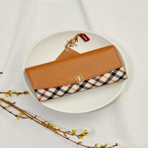 [선물포장/쇼핑백동봉][VICTORIA] 브라운 체크배색 DD로고 3단 장지갑 DCWA4E421