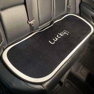 자동차 곰돌이 차량방석 시트 차량용품 뒤좌석1p 자동차시트 겨울방석 차량용 자동차방석