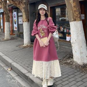 SUTA 기모 레이스 긴팔 맨투맨 스커트 여성 겨울 기모 롱 원피스 라운드넥 레이스 주름 배색 밑단 캐주얼