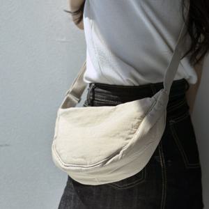 반달 여성 크로스백 미니 나일론 가벼운 만두백 여행 보조 학생가방