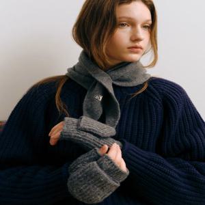 [질스튜어트] 그레이 하트장식 울캐시미어혼방 삼각머플러 JAMU5F62