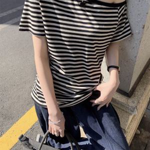 보더 오프숄더 티셔츠 SNY-0035 데일리룩