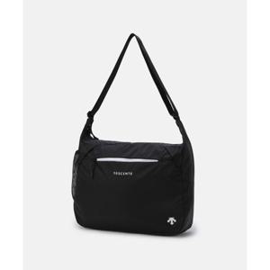 데상트 트래블 크로스백 B1 SR123UBG1X BLK0