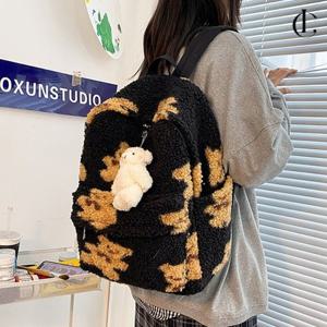 엘케이트 여자 백팩 뽀글이 키링포함 양털 플리스 가방 LJI096