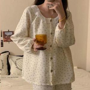 [옷자락]여성 라운드넥 프릴 앵두 패턴 누빔 파자마 세트