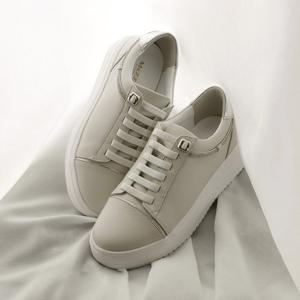 [시즌오프 I 엘칸토][정상가 179,000원] 여성 소가죽 글리터 키높이 스니커즈 5cm LCWS39M339