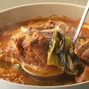 [외갓집] 대용량 국내산 돼지뼈 진심 감자탕 2.5kg (들깨가루 1개 증정)