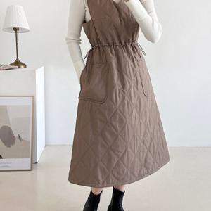 에르디테 / 겨울 하객룩 연말 누빔 패딩 뷔스티에 레이어드 스트링 롱 원피스 2컬러