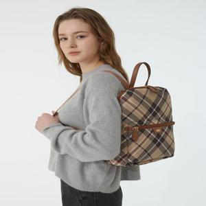 닥스 액세서리 여성 [스테디셀러] 브라운 체크 가죽 백팩  (WCBA4F676W2)
