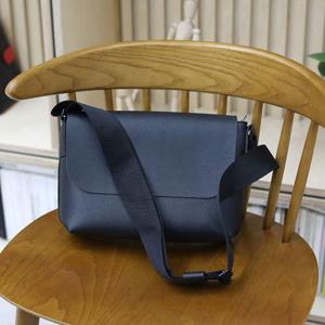 [레프트필드]심플 남성 미들 사이즈 지퍼 크로스백 TSL-1168