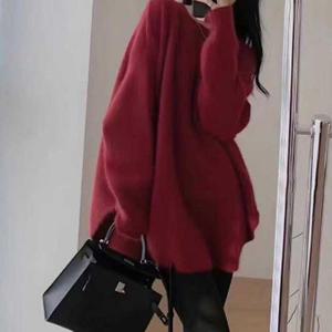 여자데일리룩 여성 루즈핏 라운드넥 긴팔 사이드 트임 겨울 티셔츠