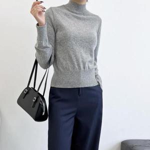 여자 데일리 그레이 목폴라 티셔츠