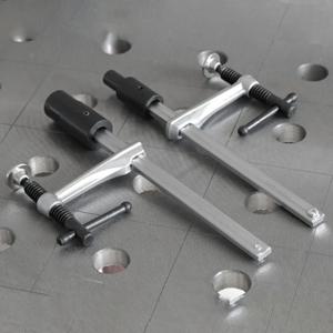 1PC 연기 홀드 다운 클램프 목공 빠른 데스크탑 테이블 클램프 목공 벤치 16/28mm 데스크탑 클립 핸드 트위스트 클립