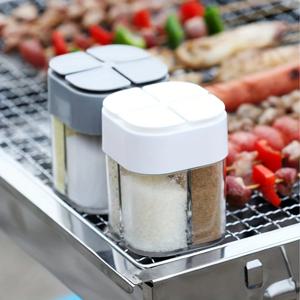 4in1 캠핑 조미료 셰이커 뚜껑이있는 다목적 양념 항아리 야외 바베큐 요리를위한 4 구획 소금 후추 보관 상자