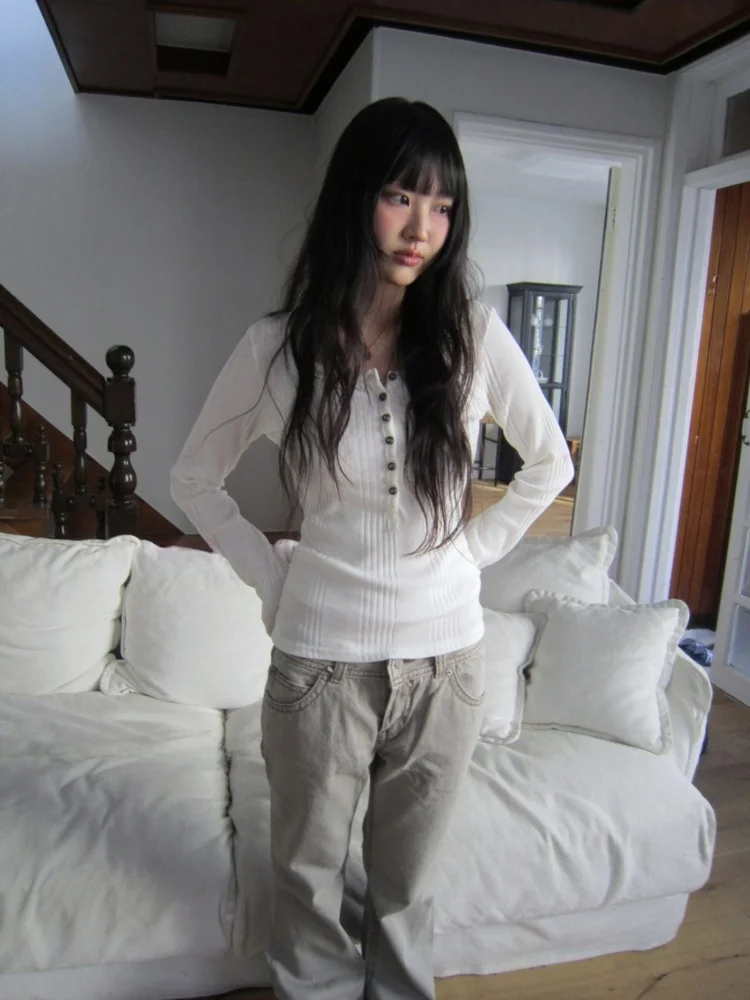 슬림핏 긴팔 V넥 티셔츠 유니크 SEI 신상 싱글버튼 베이스 셔츠 한국 스타일 출퇴근용 단색 통기성 좋은 가을 여성 상의