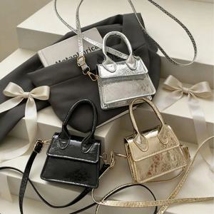 새로운 스타일의 미니 PU 스퀘어 백, 불규칙한 질감으로 독특하고 레트로한 캐주얼 크로스바디 및 핸드백입니다.