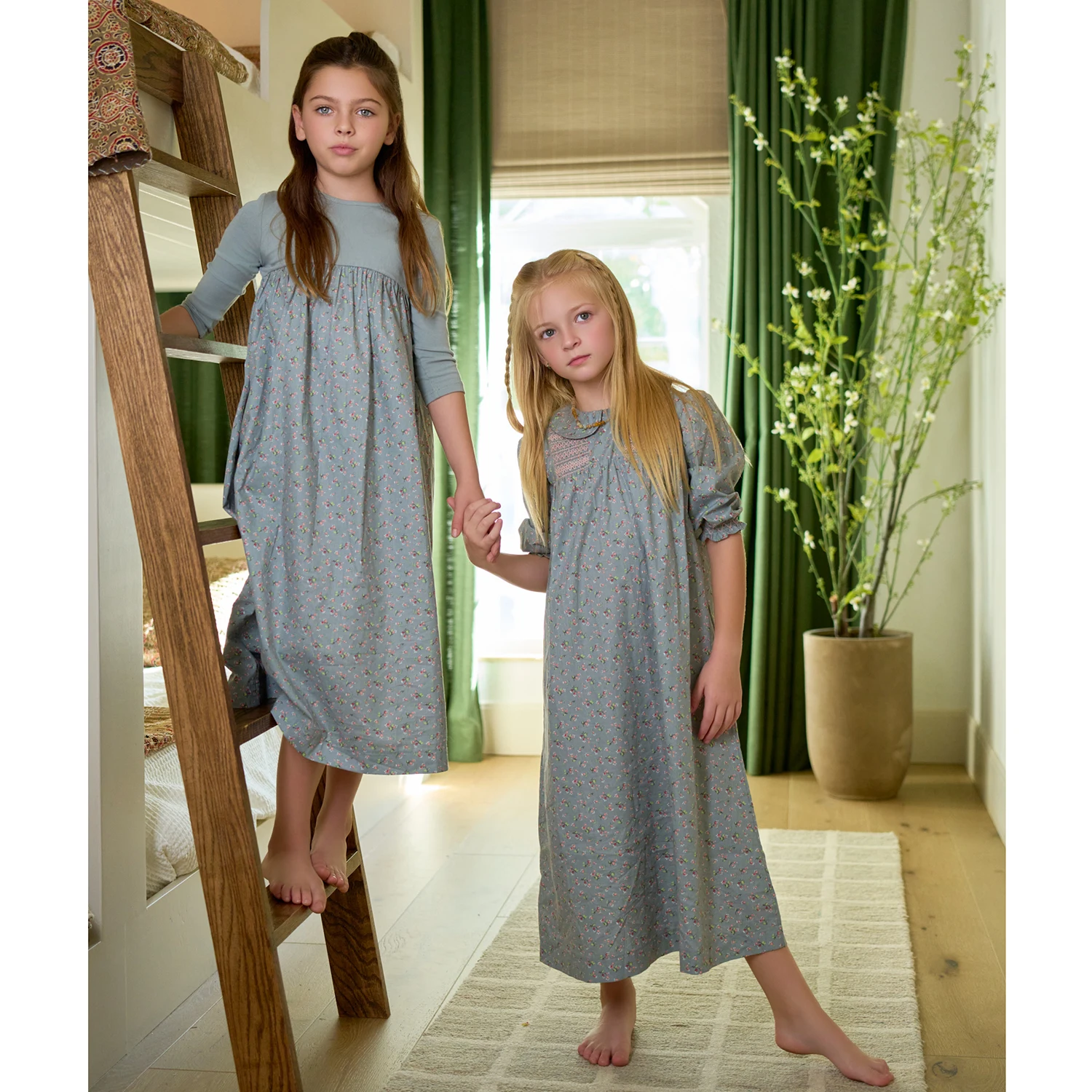 AS SS26 로브 컬렉션 플로럴 프린팅 여아 로브 스모킹 드레스 패치워크 남아 가족 커플룩 의류