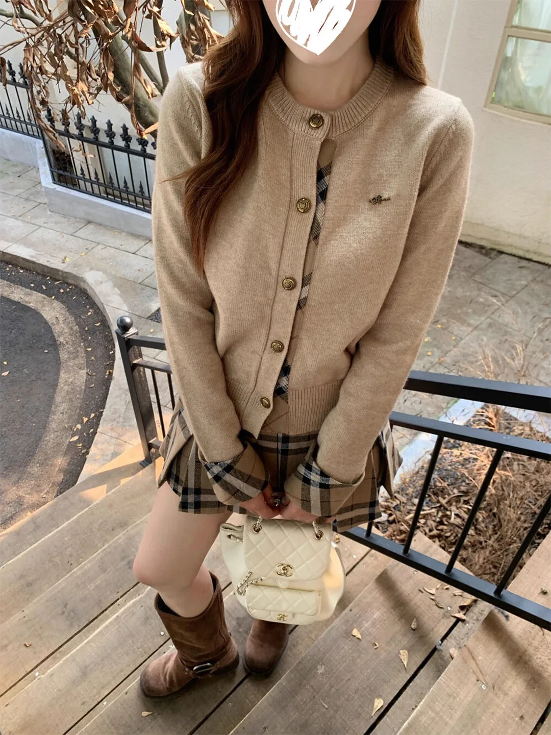 여성 니트 스웨터와 플리츠 미니스커트 세트, 라운드넥 긴팔 스트라이프 디자인 가을 겨울 패션 앙상블