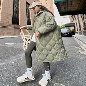 여성용 중간 길이 경량 다운 코튼 재킷 다이아몬드 그리드 니트 코트 무릎 길이 겨울 패션 한국 스타일 루즈핏