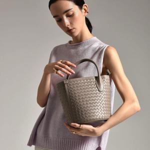 [브리치]  / 가죽 위빙 원통 토트백