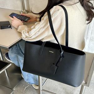 뉴욕 액세서리 JABA5F924BK [시티에센셜] 로고 장식 블랙 숄더백 (노트북수납가능