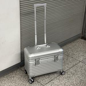 [브리치]  / 위로열리는 20인치 파일럿 기내용 캐리어 실버 라운드 직각 화이트 핑크