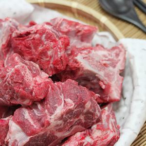 (신선집중) 국내산 암퇘지 등뼈 2Kg + 2Kg (총 4kg) / 감자탕/ 뼈해장국