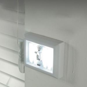 Coms LED 스위치 벽면등 사각 10 LED 4 x AA 벽등