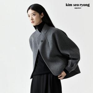 김서룡 25FW 시그니처 울 블렌드 핸드메이드 케이프 코트[런칭 가격139,900원]