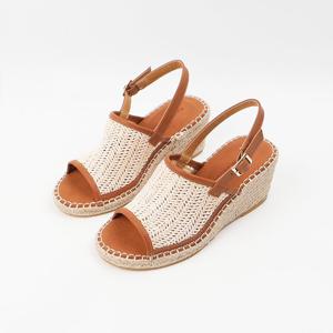 [신난다슈] 여성 슬링백 샌들 힐 6cm 웨지 힐 뮬 샌들 라탄 발편한 통굽 MRO256040 아이보리