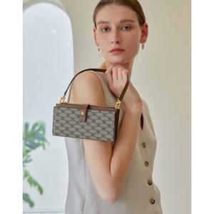 [헤지스]브라운 시그니처 패턴 핸드폰수납 핸드폰지갑 월릿백 HIWA6E895W2