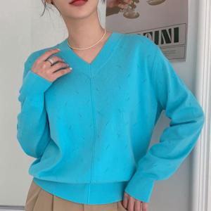 [옷자락]여자 봄옷 삥줄 V넥 비스코스 스카시 하늘색 니트