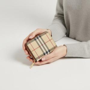 버버리 8109810 A9534 체크 지퍼 스몰 반지갑