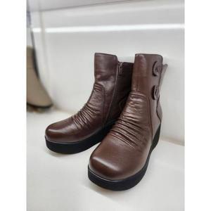 리바디 세이브존03 리바디 천연소가죽 버튼 통굽 앵클부츠 7cm AG2024RV0365A