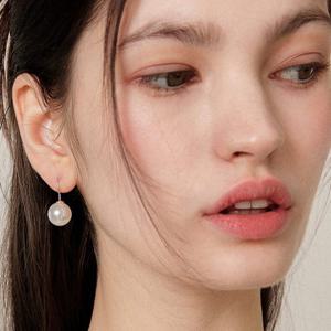 제이로렌 화이트 진주 갈고리 귀걸이 M03970