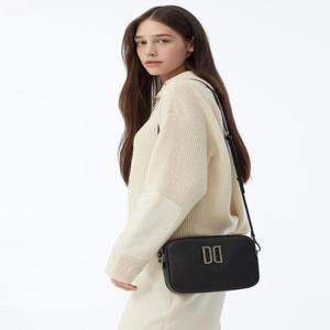 닥스 액세서리 여성 [스테디셀러] 블랙 DD로고 소가죽 크로스백  (WCBA4F491BK)