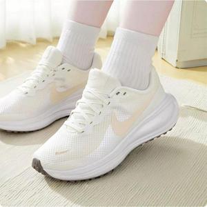 [나이키]나이키 레볼루션 8 데일리 러닝 운동화 (여성) HJ8485-105