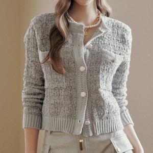 마쟈 트위드 테잎사 꽃단추 라운드넥 가디건 ZD10QD012NA