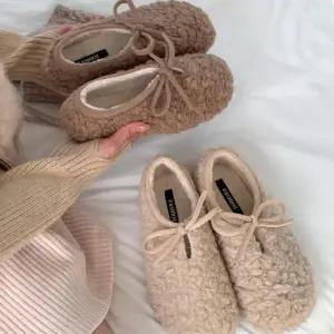 [신상오픈런]여성 사랑스러운 겨울 리본 털 안감 플랫 슈즈 (44092256)